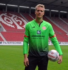 Soll künftig in Mainz Bälle halten: Jonas Lössl.