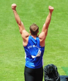 Mit Jubelposen musste Julian Weber nicht knausern: Bei den Deutschen Leichtathletik-Meisterschaften in Kassel überbot der Speerwerfer des USC gleich zweimal die Olympianorm und gewann Silber. Im dritten Durchgang riss er die Arme hoch, kaum dass der Speer seine Hand verlassen hatte…