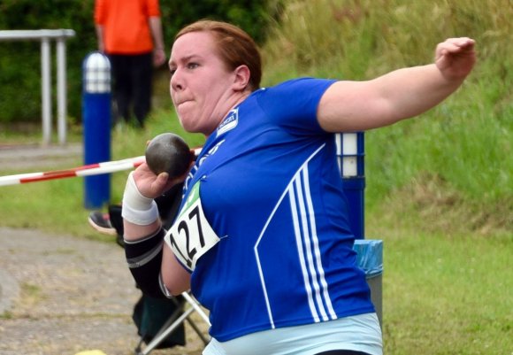 Stieß die Kugel im letzten Versuch auf den Bronzeplatz: Aline Hessel bescherte dem TSV Schott bei den Süddeutschen Meisterschaften eine Medaille.