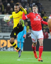 Das Duell zwischen Stefan Bell und Pierre-Emerick Aubameyang kann es schon am ersten Bundesligaspieltag wieder geben.