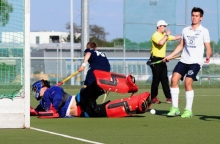 Ein dominanter Auftritt, wie ihn die Schott-Hockeymänner in den ersten Wochen nach Wiederbeginn der Felldrunde serienweise ablieferten, gelang zum Hinrundenabschluss mit 5:0 auch gegen den TFC Ludwigshafen. Stürmer Phil Rügner (Mitte), der seine Mannschaft in dieser Szene gerade mit 1:0 in Führung gebracht hat, wird beim Saisonfinale am Sonntag in Ludwigshafen allerdings fehlen.