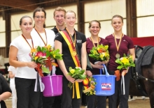 Bei den Einzelwettbewerben ergatterte die Ebersheimer Voltigiererin Chiara Congia (l., daneben Alexandra Dietrich) beim Senior-Wettbewerb der Landesmeisterschaften auf Don Quichote die Silbermedaille.