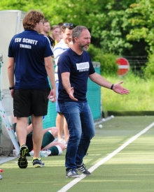 Zu hadern hatte Martin Knußmann-Siemon in der zu Ende gehenden Feldrunde durchaus einiges. Mit seinen Spielern fast so viel wie mit Schiedsrichterentscheidungen. Gelingt zum Feldrundenabschluss ein Sieg gegen den SC Frankfurt 1880, hätte seine Mannschaft aber zumindest die Punktbilanz der Vorsaison eingestellt.