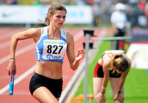 Als Staffelläuferin ist Friederike Kallenberg immer eine Bank. Jetzt hat die USC-Athletin über 400 Meter Hürden die C-Kader-Norm erfüllt.