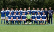 Der Kader des SV Klein-Winternheim: (hinten von links): Johannes Schwank, Janis Vogel, Niclas Himioben, Sascha Derstroff, Aaron Becher, Jan Becher, Denis Singer, Roman Mayer, Sebastian Klein, Marius Schwank, Trainer Boris Rump, Betreuer Peter Schnarr, (vorne): Christian Kasper, Oliver Kubis, Johannes Klein, Sven Lahr, Vito Foggia, Yeifry Romero Ramirez, Valentin Pfaff, Philipp Zwirner. Es fehlen Andreas Knaack, Moritz Hieronimus, Manuel Schmidt, Timo Sparrenberger und Kotrainer Roland Kaufmann.