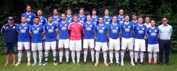 Der Kader des SV Guntersblum (hinten von links): Daniel Greiner, Achim Jünger, Jens Sonneck, Bastian Schwarz, Benedikt Moock, Damian Pfahl, Lars Schneider, Joshua Schaalo, Andreas Ott, Trainer Alex Petkau. Vorne v.l.: Betreuer Bernhard Meindl, Murat Gedik, Emre Yalamaz, Rouven Schiedhelm, Jacob Beck, Florian Veith, Felix Weber, Sven Liebisch, Michael Hornischer, Felix Köper, Florian Schömbs, Dominik Paul, Christoph Hornischer. Es fehlen: Jörg Siedentopf, Florian Scheufele, Robin Streker.