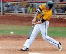 Thomas de Wolf beförderte den Ball im sechsten Inning ins Nirwana - wo das liegt, war für Mitspieler, Gegner und Zuschauer nicht zu erkennen...