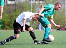Erst am letzten Spieltag wird sich für Thorsten Heinen (r.) und die SpVgg Ingelheim II entscheiden, ob es für den zweiten Platz und die Entscheidungsspiele reicht.