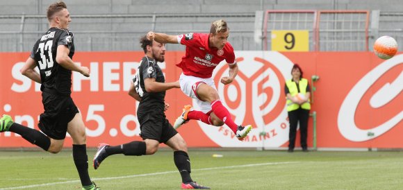 Die 05er (hier: Felix Lohkemper) waren die bessere und deutlich spielstärkere Mannschaft...