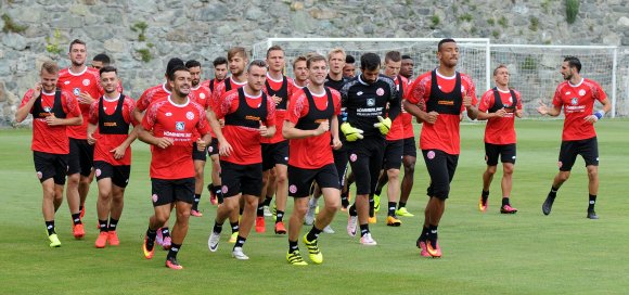 Am Samstagnachmittag drehten die 05er ihre ersten Runden in Saint-Vincent.