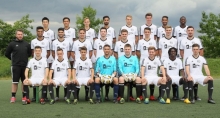 Der Kader von Fontana Finthen, hinten von links: Kaito Terauchi, Erik Mauer, Marvin Koczy, Rohit Saini, Thorben Trabold, Tom Kühner, Rahul Saini, Nelson Kudikila. Mitte v.l.: Nabeel Mushtaq, Ramtin Abdollasagha, Yannik Hochhaus, Robin Kohmer, Lucas Marx, Lorik Restelica, Robin Schirmer, Deniz Arslan. Vorne v.l.: Gimi Meta, Marc Herdt, Felix Müller, Djamel Yahlali, David Elward, Christopher Kraft, Bamba Diaw, Sebastian Krämer.