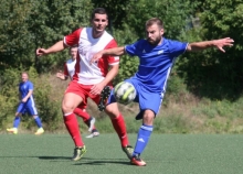 Antonio Quint Vila (r.) war für die TSG Bretzenheim 46 beim jüngsten Aufeinandertreffen mit der TSG Hechtsheim im Mai noch nicht für die Gastgeber am Ball, aber auch er hatte nach einigen guten Ansätzen in der ersten Halbzeit gegen die Gästeabwehr (l. Ljubo Dragun) wenig zu bestellen.