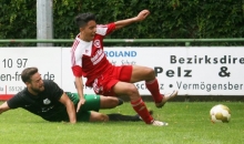 Beim Saisonauftakt gegen den TuS Altleiningen hatte SVW-Neuzugang Nassim Jaatit einen schweren Stand gegen die Gästedefensive. In Ingelheim gelang dem Nachwuchsmann, der vom TSV Schott nach Weisenau gekommen war, nun der Siegtreffer.