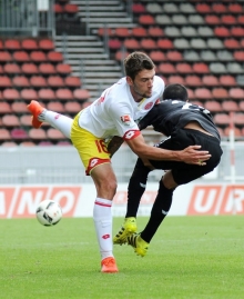 Auch wenn es nicht schön anzuschauen war: Fürn Arsch war der Test der 05er gegen den 1.FC Köln nicht, weil Trainer Martin Schmidt das Team um Stefan Bell (l.) bewusst aus einer extrem hohen Belastung heraus aufs Feld geschickt hatte.