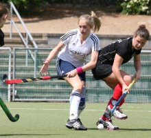 Saskia Benter war kurz nach der Pause zur 2:0-Führung erfolgreich, und damit war die Partie beim Dürkheimer HC auch schon entschieden.