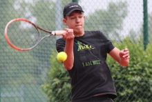 Bewies Nervenstärke: Philipp Anthes sorgte mit seinem 10:5 im Matchtiebreak-Krimi dafür, dass die Schott-II-Herren in Neustadt nach den Einzeln im Rennen blieben.