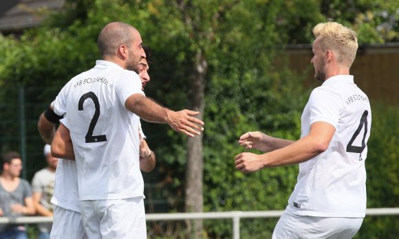 Es läuft rund beim VfB Bodenheim (l. Alan Ates, r. Dennis Steinbrecher). Anders als die Mainzer Konkurrenten nutzt die Mannschaft den Pokalwettbewerb, um sich Selbstbewusstsein für die Liga zu holen.