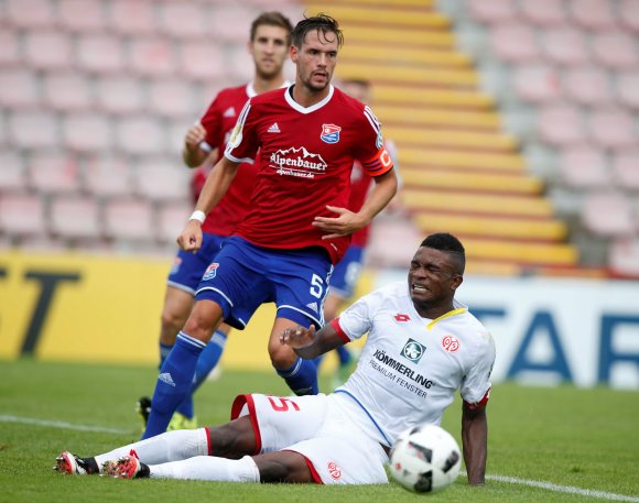 Jhon Cordoba, der die Mainzer mit 1:0 in Führung gebracht hatte, musste kurz nach Beginn des zweiten Durchgangs verletzt vom Feld.
