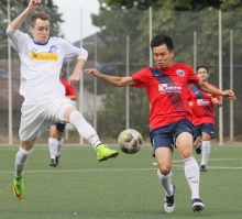 Neuzugang Kosuke Aoyagi (r.) wartet mit Fiam Italia auch nach zwei Partien noch auf den ersten Punkt in der neuen Saison. Immerhin fiel die Niederlage gegen die SpVgg Essenheim deutlich glimpflicher aus als das Debüt beim VfR Nierstein.