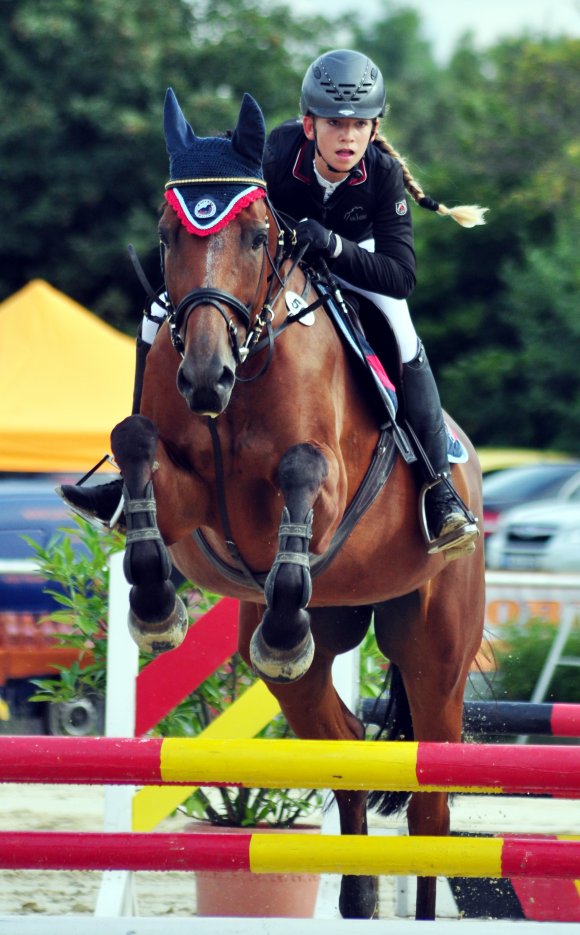 Die zwölfjährige Franka Dott gewann in Bodenheim auf „Beam me up Scotty" das E-Springen.