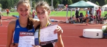 Katharina Fliß (l.) und Vizemeisterin Janine Winterbauer gingen gemeinsam durch den DM-Siebenkampf.