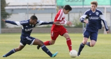 Ernüchternd verlief Ende April das Heimspiel der SVW Mainz gegen Viktoria Herxheim. Dennis Desousa (Mitte) möchte gegen denselben Gegner nun sein Saisondebüt feiern, zumindest für einen Kurzeinsatz könnte es reichen.