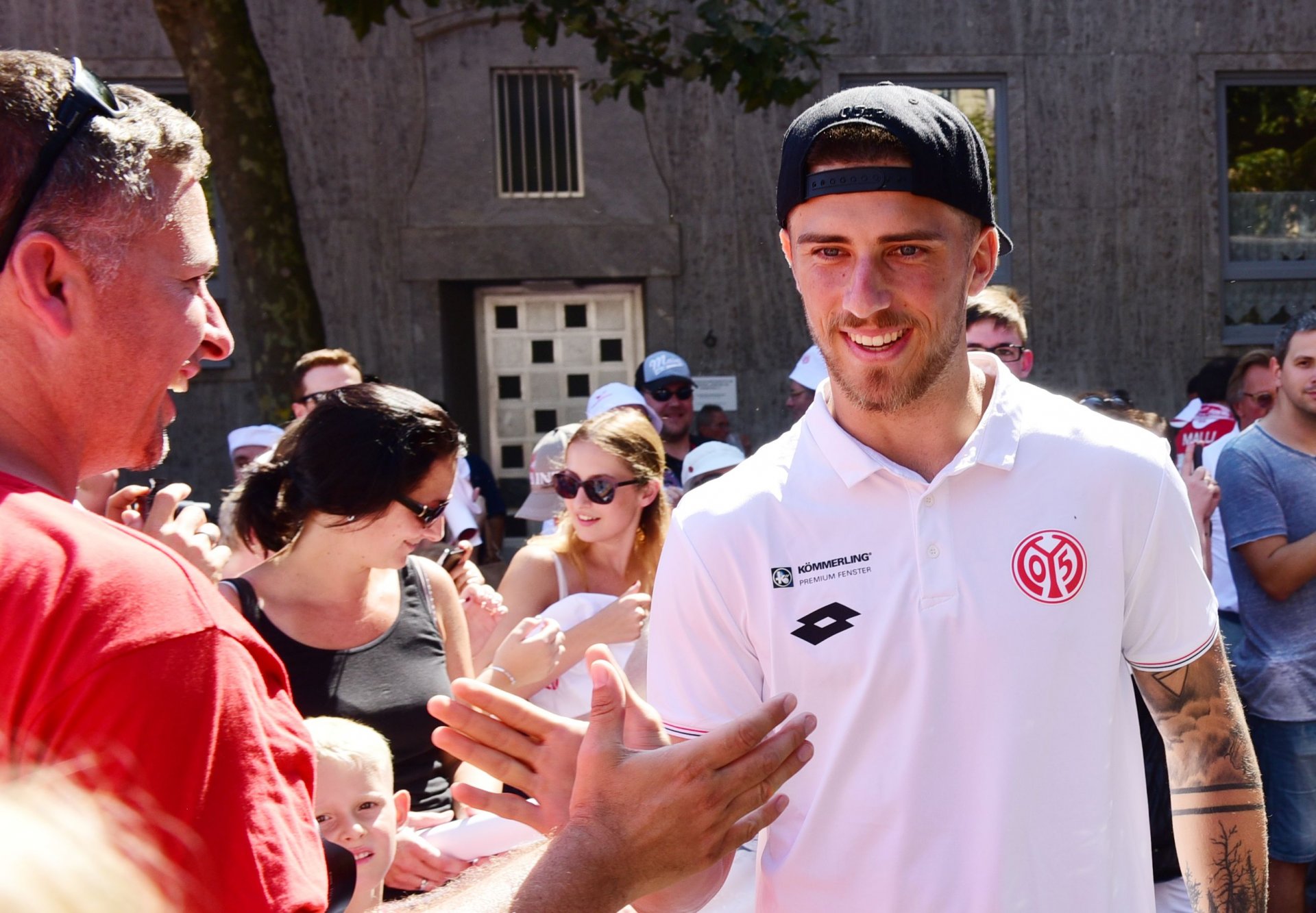 Der einzige Mainzer Fußballer, der zu Hause eine olympische Silbermedaille hängen hat: Jannik Huth…