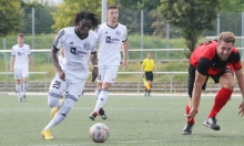 Bamba Diaw (hier gegen den Nieder-Olmer Kapitän Marcel Schwab) brachte die Finther in der sechsten Minute in Führung.