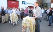 MRV-Vorsitzender Martin Steffes-Mies analysierte beim Empfang am Bootshaus das Ruderjahr und die Perspektiven für den Mainzer Rudersport. Leise Hoffnungen, dass das derzeit gesprengte Paradeboot Moos/Osborne sich zu einem weiteren Vierjahresprojekt zusammenrauft, inklusive.