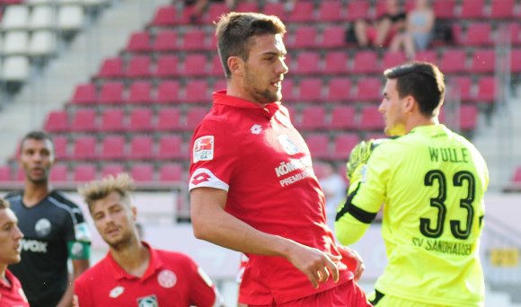 ...ansonsten blieb die Sandhausener Hintermannschaft stets Sieger-
