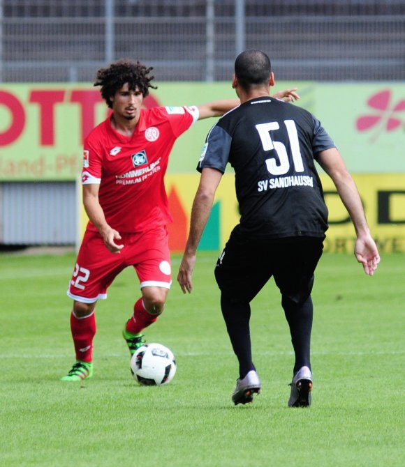 Die Abläufe passen naturgemäß noch nicht: André Ramalho hatte seinen ersten Einsatz im 05-Trikot.Seinen 