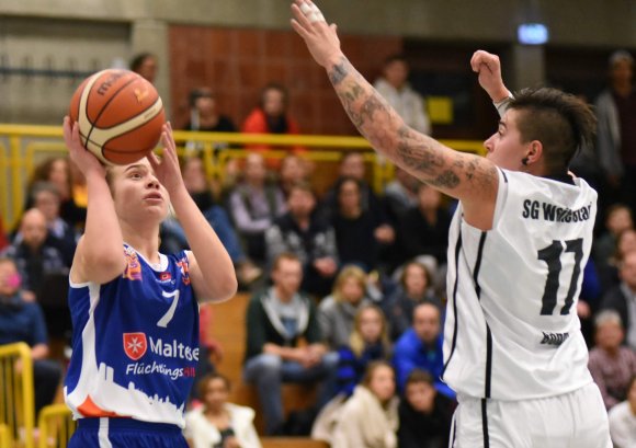Alina Dötsch (l.) soll in der neuen Saison eine tragende Rolle im ASC-Aufbau spielen.