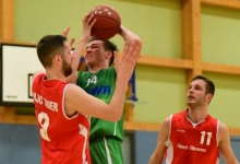 Henning Borggräfe (M.) ist einer der Akteure, die der DJK Nieder-Olm erhalten geblieben sind.