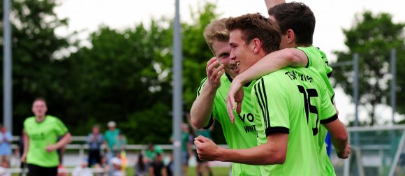 Solche Szenen sähen sie in Zornheim auch am Sonntag gerne: Die eigene Mannschaft bejubelt einen Treffer, in diesem Fall von Nils Horn (vorne.).