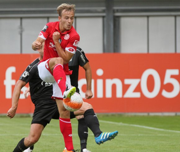Mit Mut und Energie in die Zweikämpfe gehen, das ist für Felix Lohkemper und die U23 des FSV Mainz 05 Vorraussetzung für einen Erfolg im Heimspiel gegen den körperlich starken 1. FC Magdeburg.