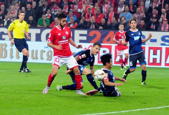 Der dreifache Yunus Malli, hier bei seinem dritten Streich zum 3:1-Endstand in der 68. Minute, machte gegen die TSG Hoffenheim im vergangenen September im Freitagsspiel den zweiten Heimsieg der Saison möglich. Diesmal hoffen die 05er gegen die TSG auf die ersten Punkte in der noch jungen Saison.