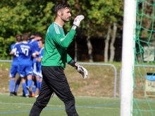 Thorsten Hodel war schon zur Pause bedient: In der 45. Minute kassierte der Morlauterer Keeper den zweiten Treffer, ...