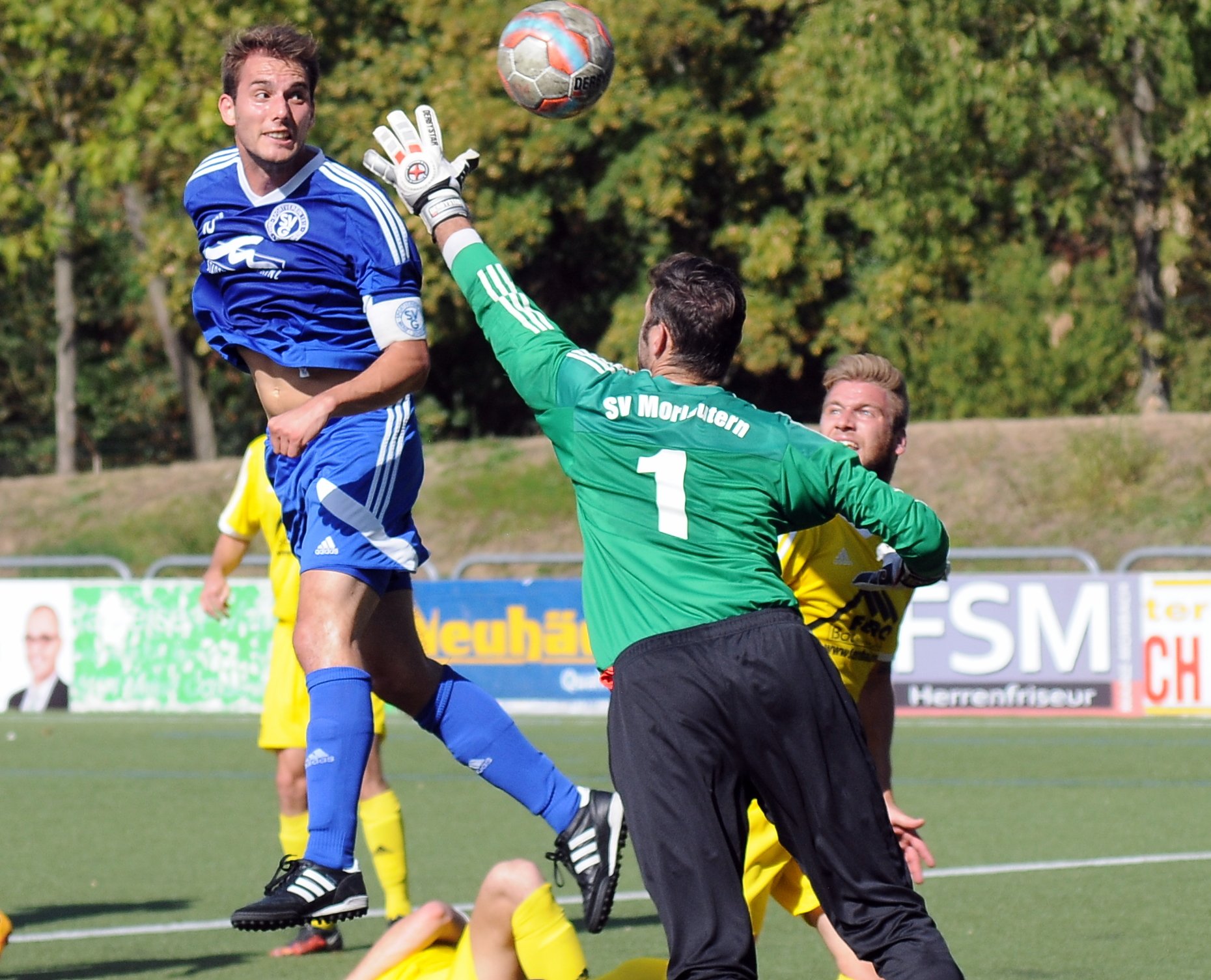 Eine Fehlentscheidung: Max Kimnachs Kopfballtor zum vermeintlichen 2:0, der Assistent erkannte jedoch auf Abseits.