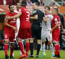 Unrühmlicher Abgang: José Rodriguez (l.) sorgte für ein hässliches Ende in Augsburg.