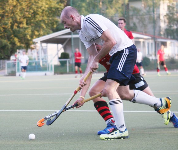 Am Ende seiner Laufbahn erreichte der Ball in Bad Kreuznach Sebastian Blatt, der zum 1:1 einschoss und seiner Mannschaft beim Absteiger so einen Punkt rettete.