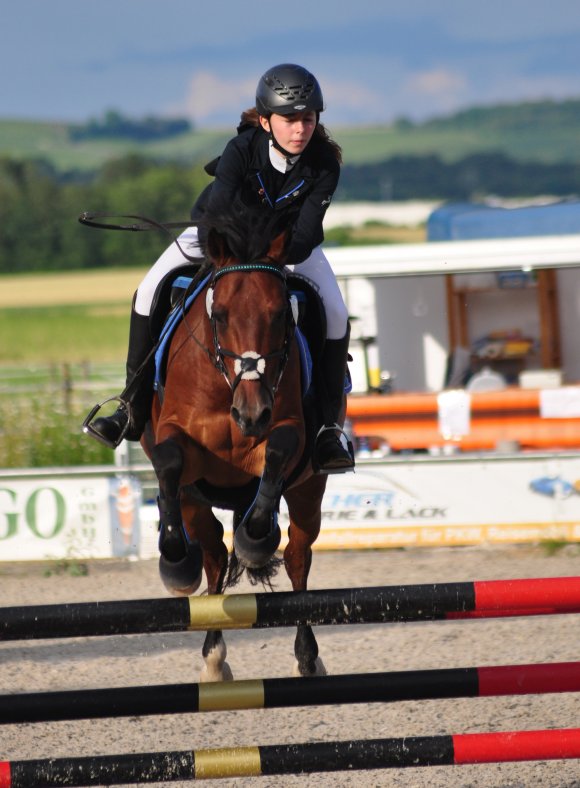 Isabelle Krummel (JFR Selztal) konnte sich beim Landeschampionat auf Monja den zweiten Platz beim Equitop-Pony-Cup sichern.