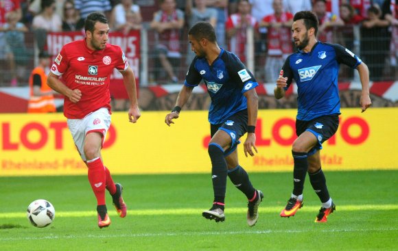 Freut sich auf die alten Kollegen, will aber vor allem gewinnen: Levin Öztunali (l.).