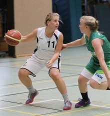 In der Offensive haben Rebecca Holzberger (l., gegen Anna Nelles) und die TSG Heidesheim noch Verbesserungsbedarf.