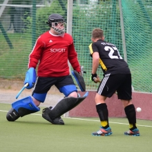 Alleine auf weiter Flur: Mit diesem Ausgleich durch ein Stechertor von Jannik Häußer begann im Juni der Niedergang zum 1:4 im Heimspiel gegen den TV Alzey.