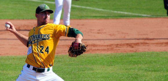 ...derweil ihr eigener Werfer Jan-Niclas Stöcklin beim 13:2 über die Regensburg Legionäre alles im Griff hatte.