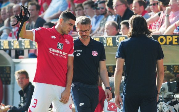  Mit Verdacht auf Adduktorenzerrung schied Leon Balogun schon in der Anfangsphase aus. Damit fehlte den 05ern eine Wechselmöglichkeit in der Schlussphase.