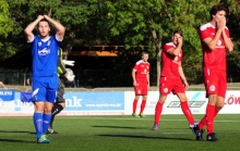 Haare raufen, Schweiß abwischen, durchatmen: Nach Ibrahim Yilmaz' (l.) vergebener Großchance zum Ausgleich mussten sich auch die Koblenzer Innenverteidiger Jonas Lauer (r.) und Thilo Krämer erst mal schütteln.