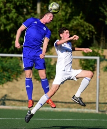 Tim Köberich (l.) ist der einzige Verbliebene aus der Stammbesetzung des Bretzenheimer Sturms. Dennoch entschied Trainer Timo Schmidt sich für eine 4-4-2-Formation.