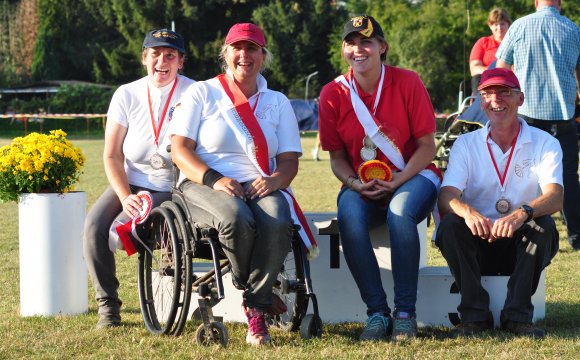 Erfolgreiche rheinhessische Teilnehmer am Gonsenheimer Fahrturnier (v.l.): Christine Bopp, Ivonne Hellenbrand, Dana Schöneberger und Markus Hellenbrand.