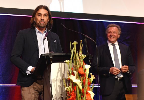 05-Trainer Martin Schmidt darf sich nach der Mitgliederversammmlung am Dienstagabend wieder ganz den sportlichen Zielen widmen: In Baku will er mit dem FSV Mainz 05 gegen den FK Qäbälä den ersten Gruppensieg in der Europa League feiern.